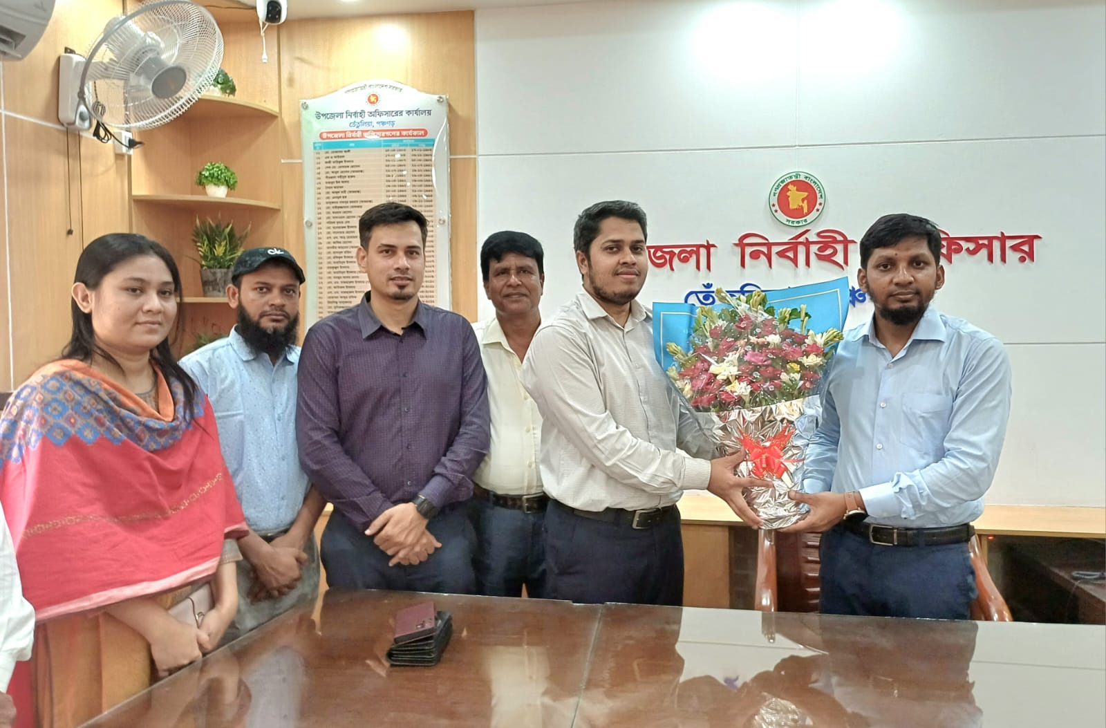 ৫২ দিন পর তেঁতুলিয়ায় পূর্ণাঙ্গ ইউএনও, যোগদান করলেন নবাগত ইউএনও আনোয়ার হোসাইন