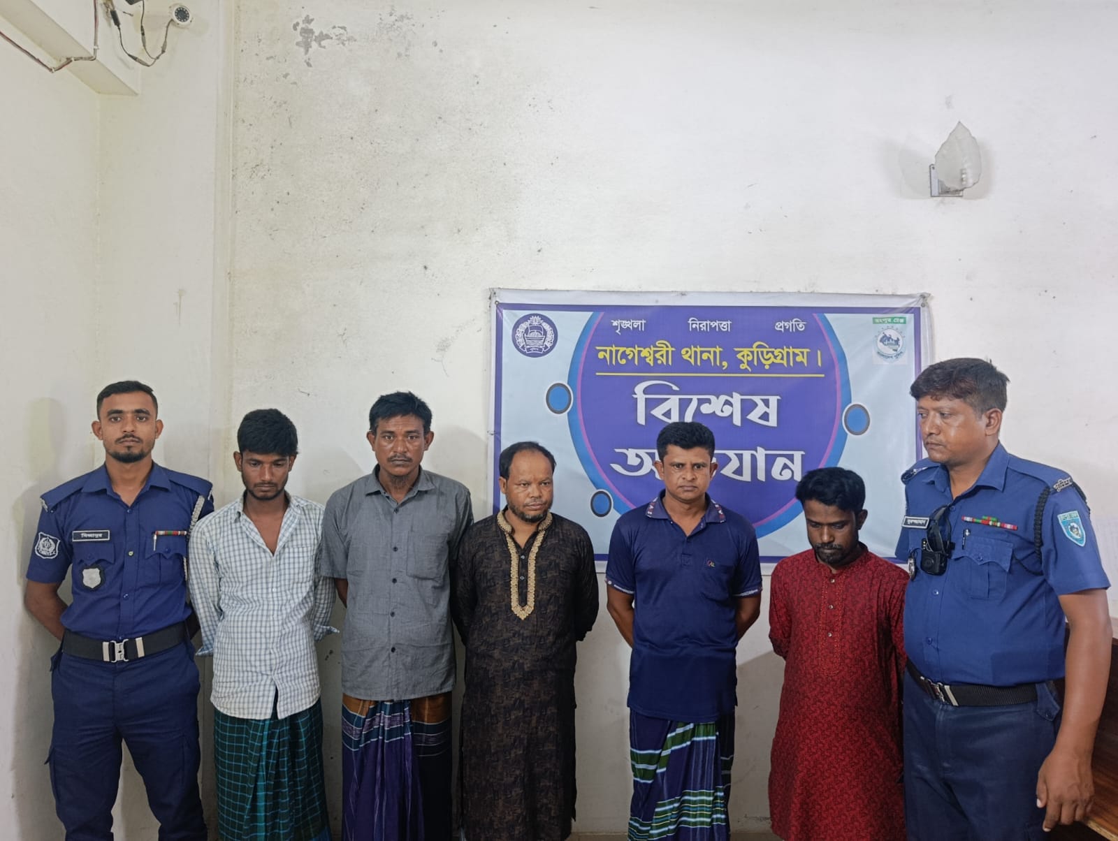 না‌গেশ্বরীতে ক্যাসিনো ও মাদক সেবনের অভিযোগে ১৯ জন গ্রেফতার