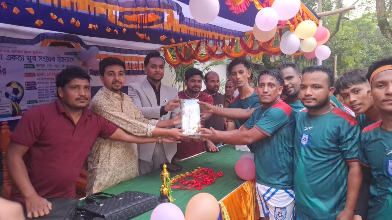 পাকুন্দিয়ায় উৎসবমুখর পরিবেশে মিনি ফুটবল টুর্নামেন্টে চ্যাম্পিয়ন টাইগার একাদশ